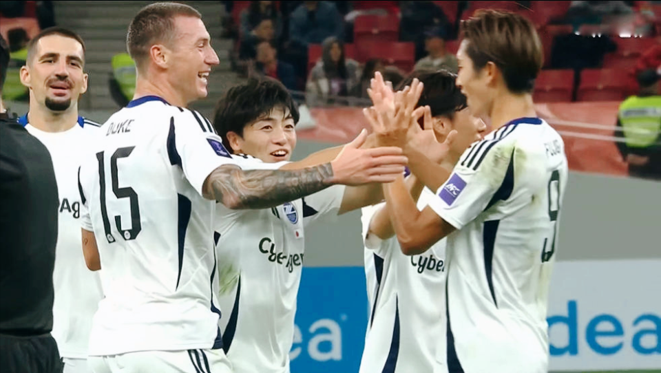 球踩进球门, 莱昂纳多, 这一点被球