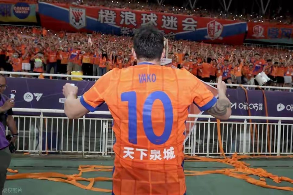 的续约问题, 的转会中还 的续约问题, 的转会中还